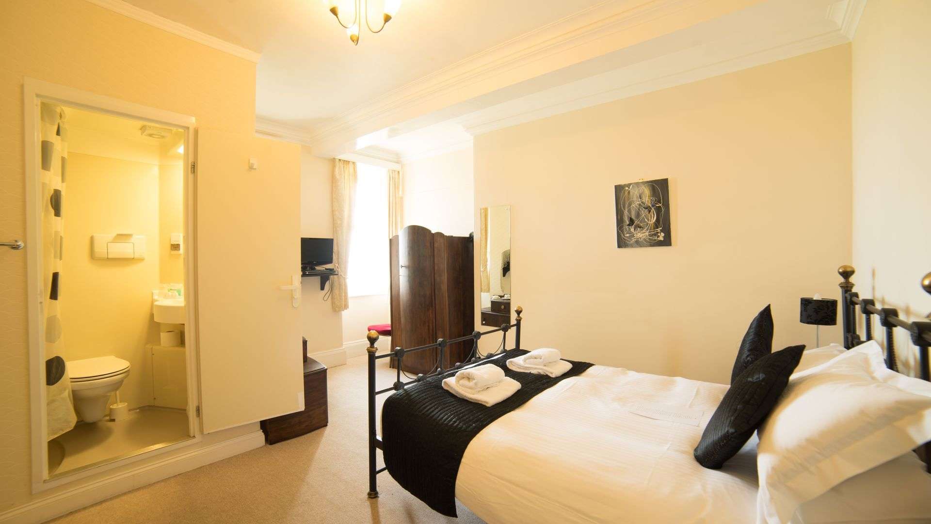 Classic Double Room with moor view interior at Camelot Castle Hotel