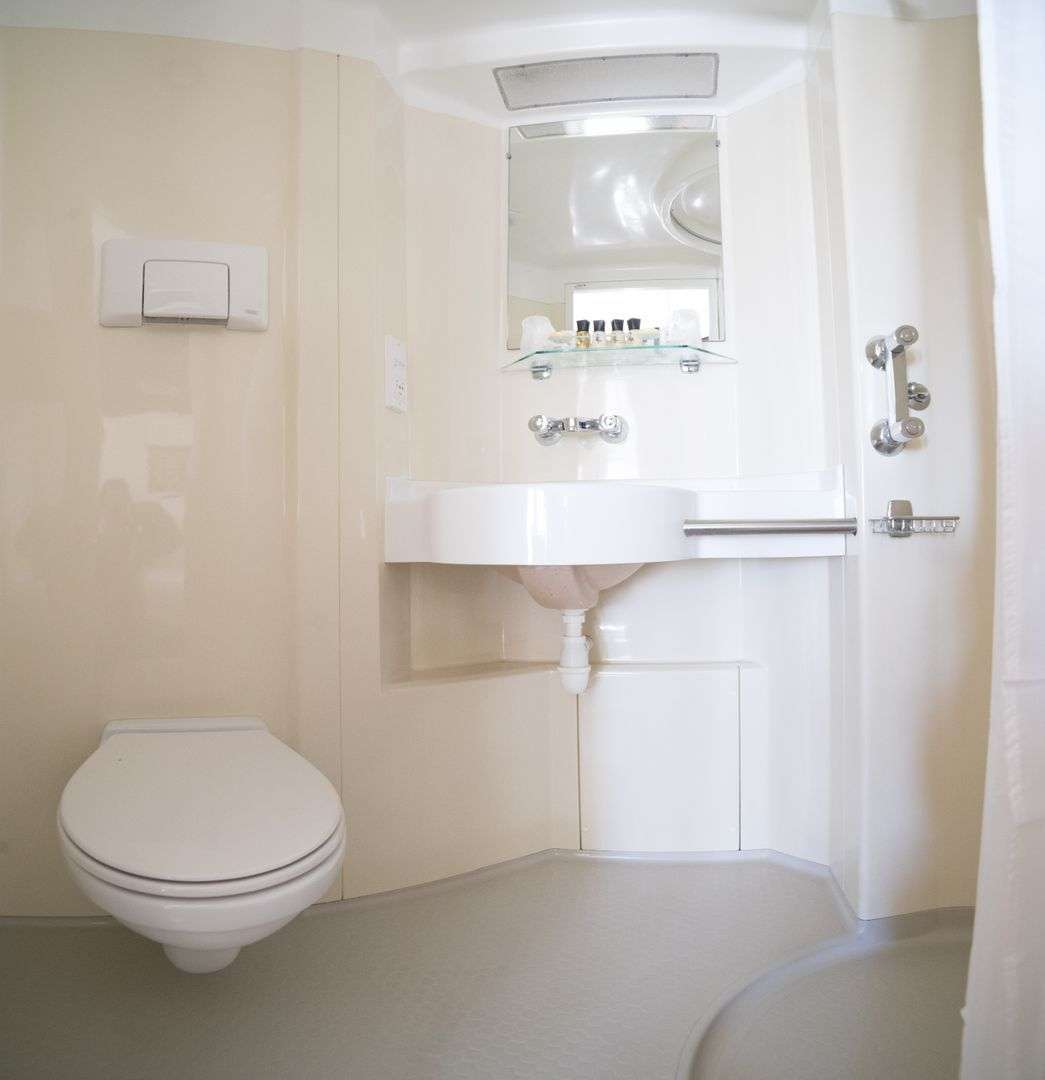 Classic Double Room ensuite bathroom at Camelot Castle Hotel