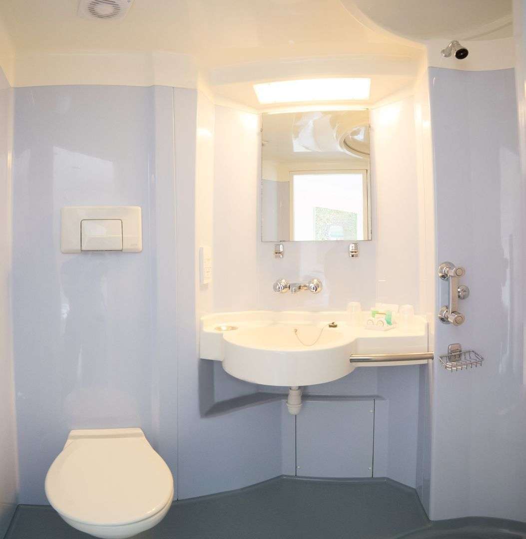 Classic Single Room with moor view ensuite bathroom at Camelot Castle Hotel