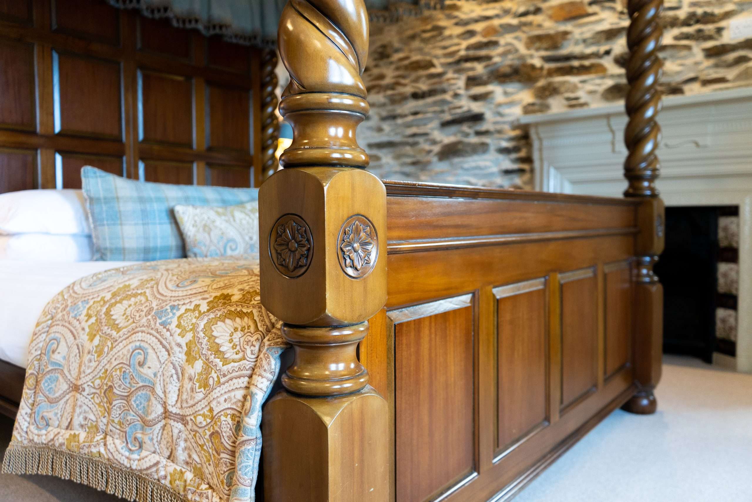 Four poster bed detail in the South Tower Junior Suite
