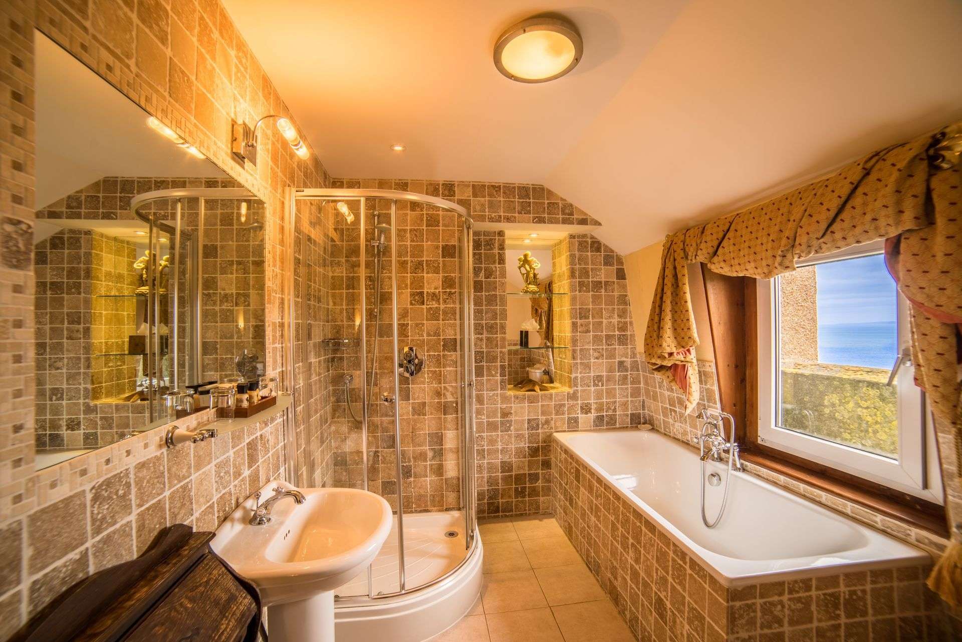 Luxury bathroom in the Deluxe Double Room with sea view