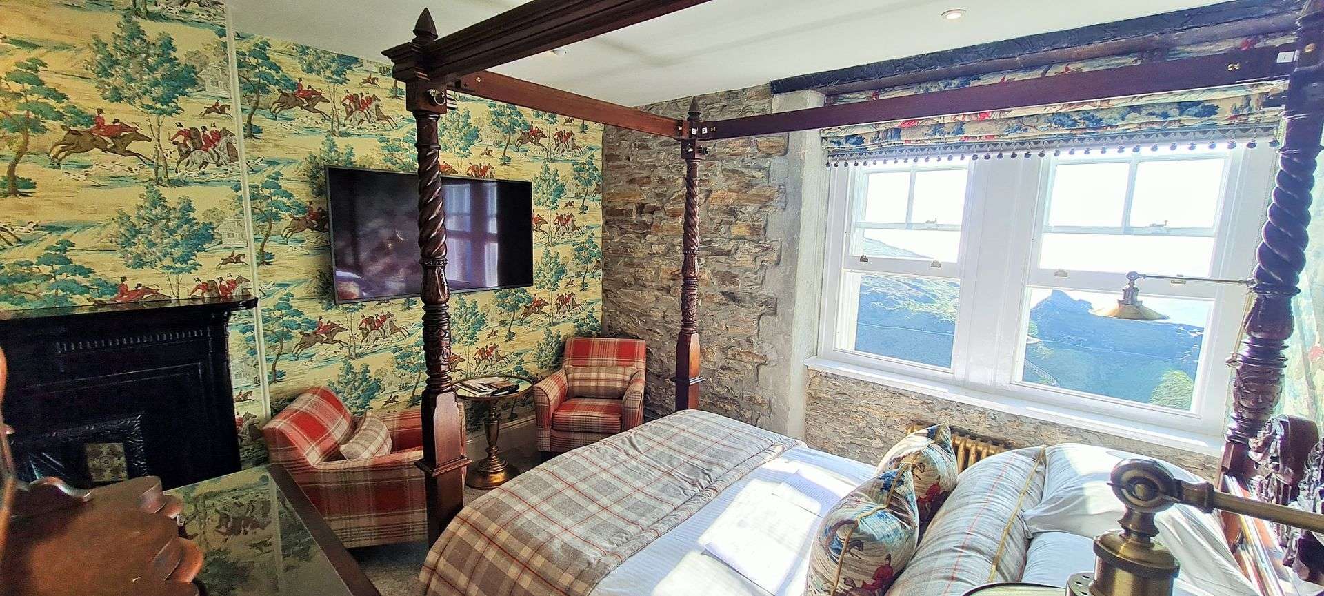 Deluxe Four Poster Room with sea view at Camelot Castle Hotel Tintagel
