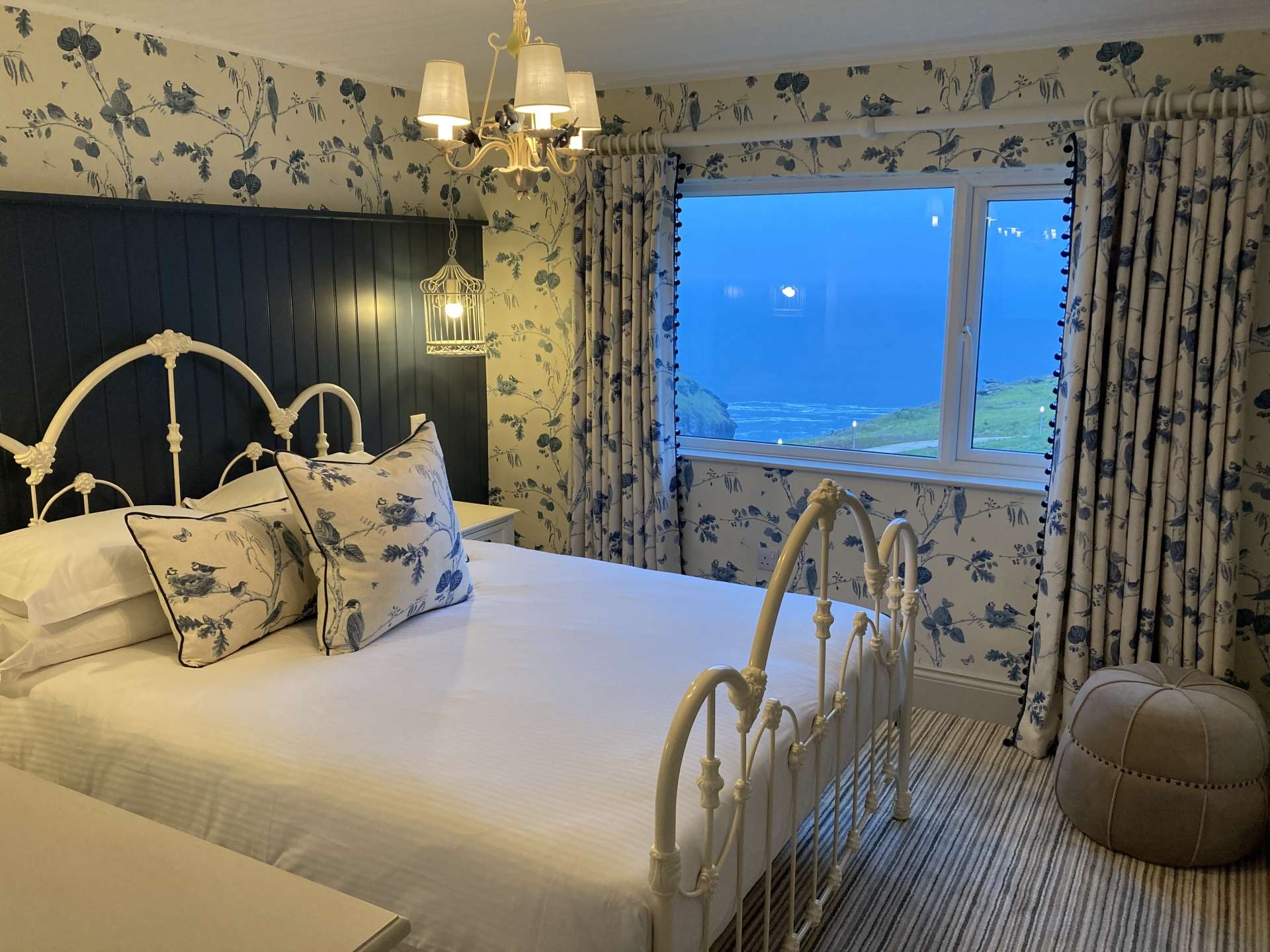Bedroom with sea view in Luxury Self Catering Apartment No. 1