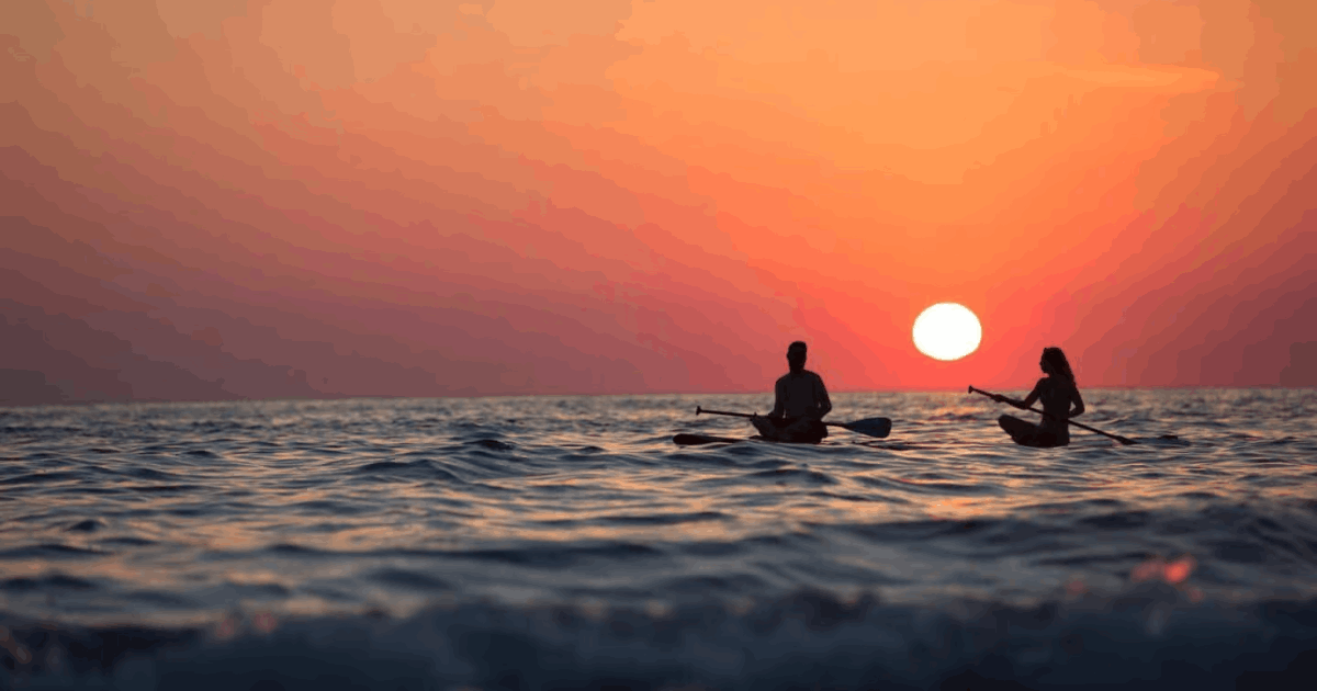 couple kayaking in Cornwall