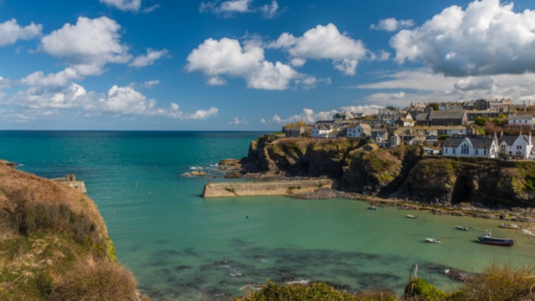 Picturesque harbour village overlooking turquoise waters on the North Cornwall coast